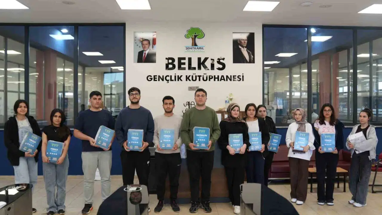 Şehitkamil’de üniversite adaylarına dev destek: 75 binin üzerinde kaynak kitap dağıtıldı