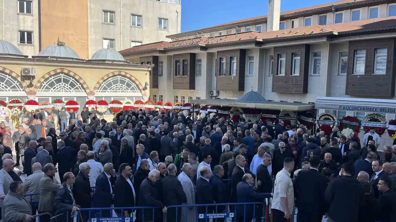Küçükçekmece Belediye Başkanı Kemal Çebi’nin acı günü: Kardeşi Ömer Çebi dualarla uğurlandı