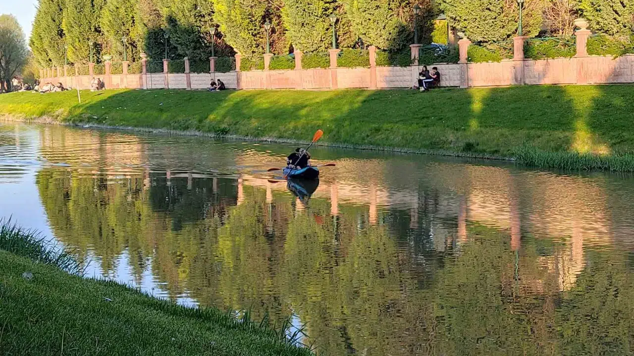 Porsuk Çayı’nda adrenalin ve huzur bir arada: Gençlerin kano keyfi objektiflere yansıdı