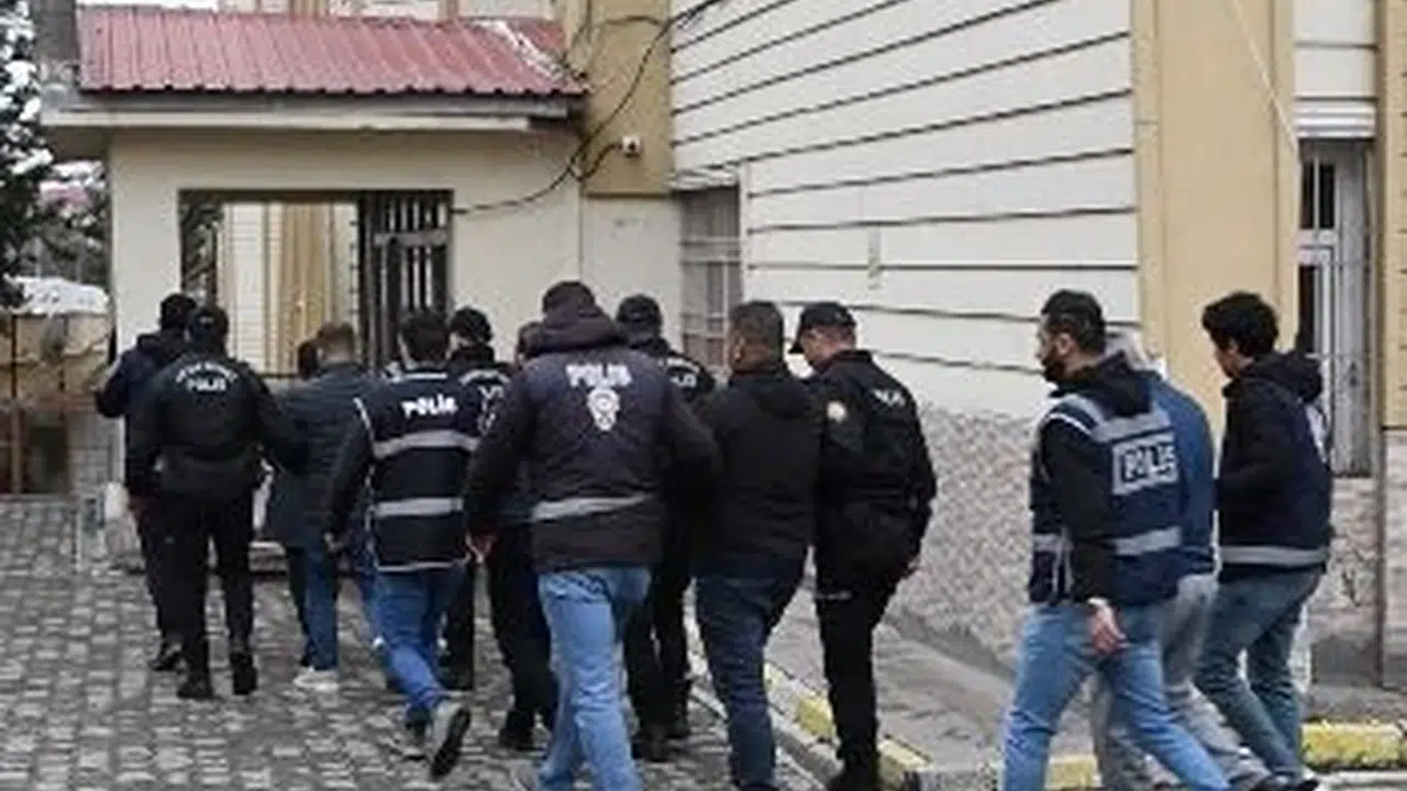 Cezaevinde rüşvet skandalı: Müdür ve infaz koruma memurları dahil 7 kişi cezaevine gönderildi