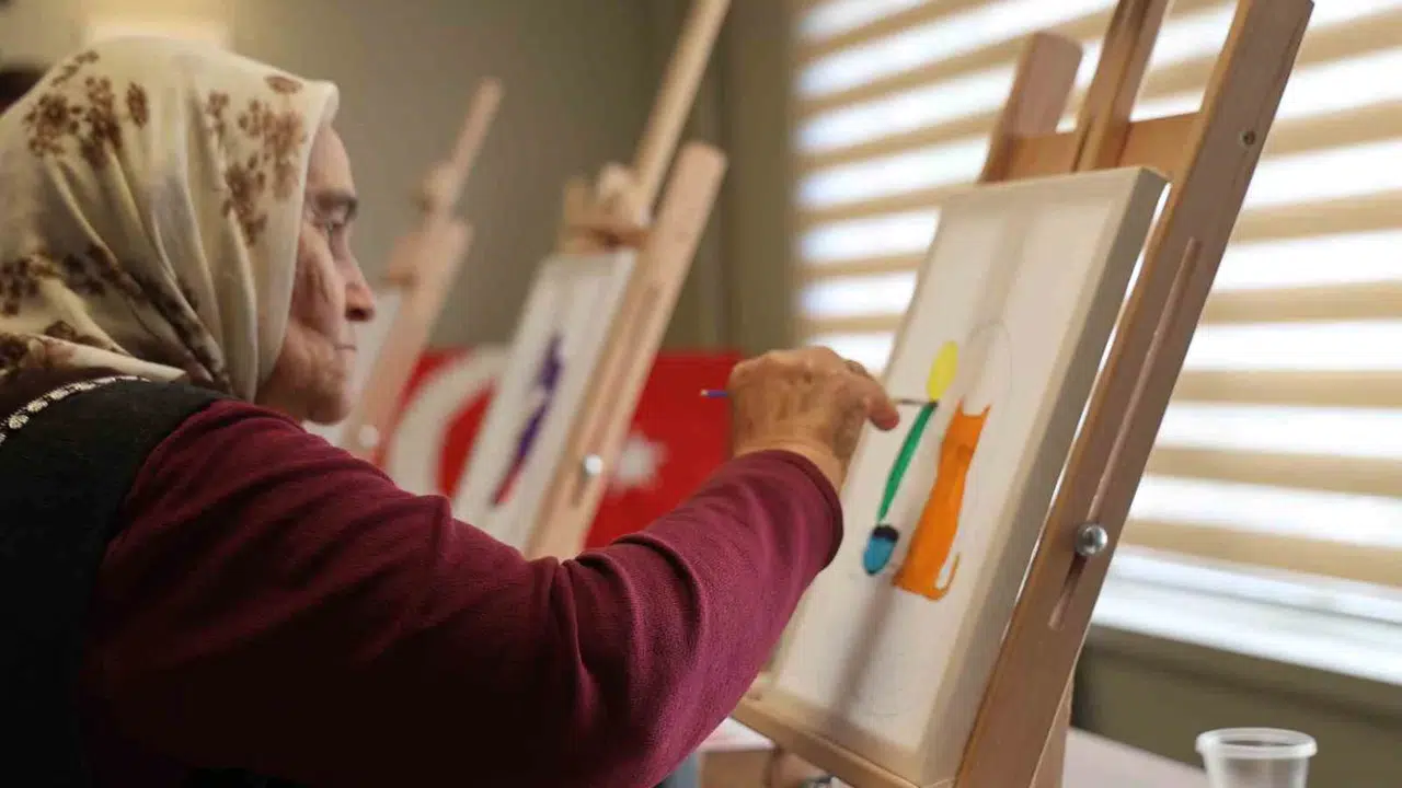 Feke’de tozlu raflardan sanat galerisine: Kadınların hayalleri bu binada hayat buldu