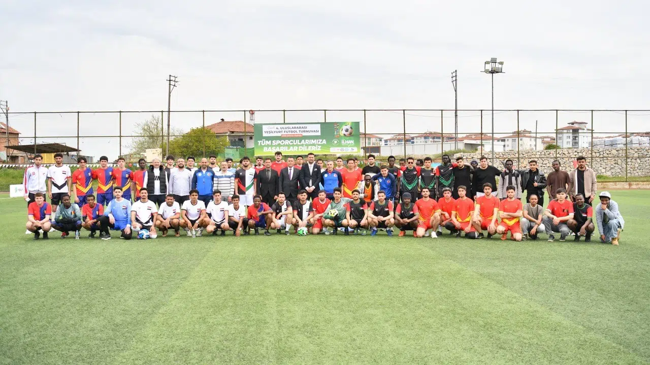 Yeşilyurt’ta futbol şöleni: 18 ülkenin gençleri sahada dostluk için ter döküyor