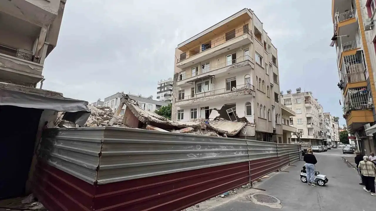 Mersin'de yıkım faciası: Evlerinden oldular, muhatap bulamıyorlar