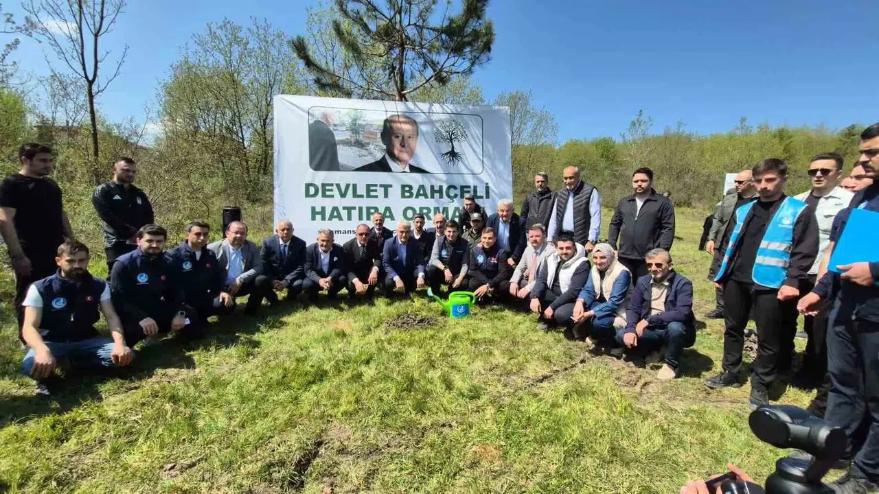 Düzce’de yeşil seferberlik: Devlet Bahçeli adına 250 fidan toprakla buluştu