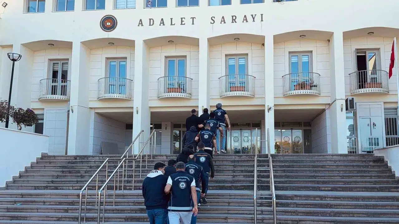 Bodrum açıklarında 40 göçmenle yakalanmışlardı: İnsan tacirlerine mahkemeden ağır darbe