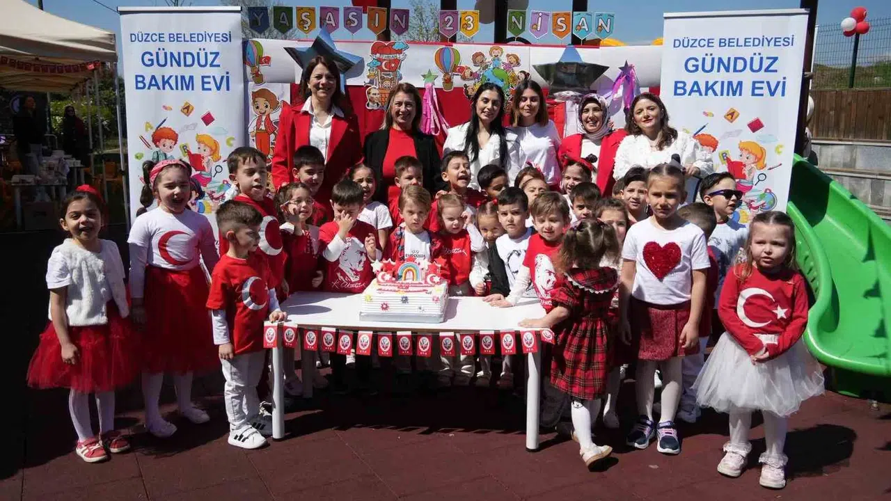 Düzce’de miniklerin bayram coşkusu: 23 Nisan’ı kendi elleriyle hazırladıkları sergiyle taçlandırdılar