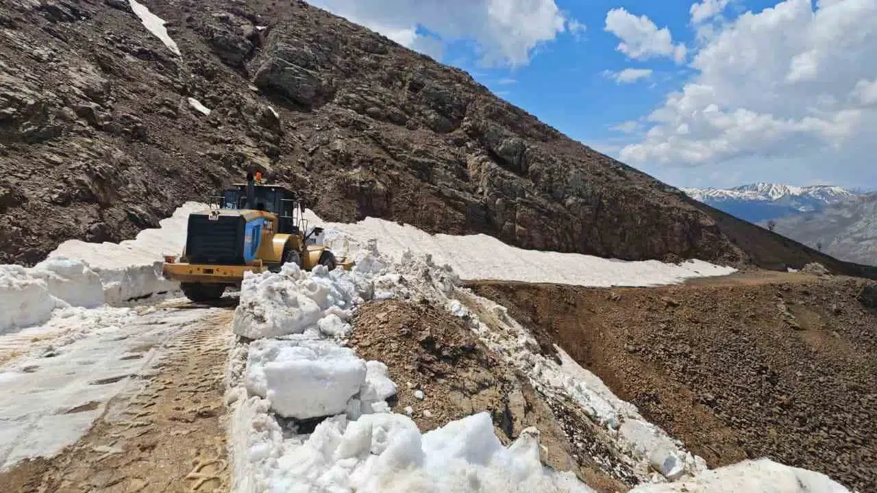 Kulp’ta kışın izleri siliniyor: Dağ köylerinin ulaşım çilesi bitiyor