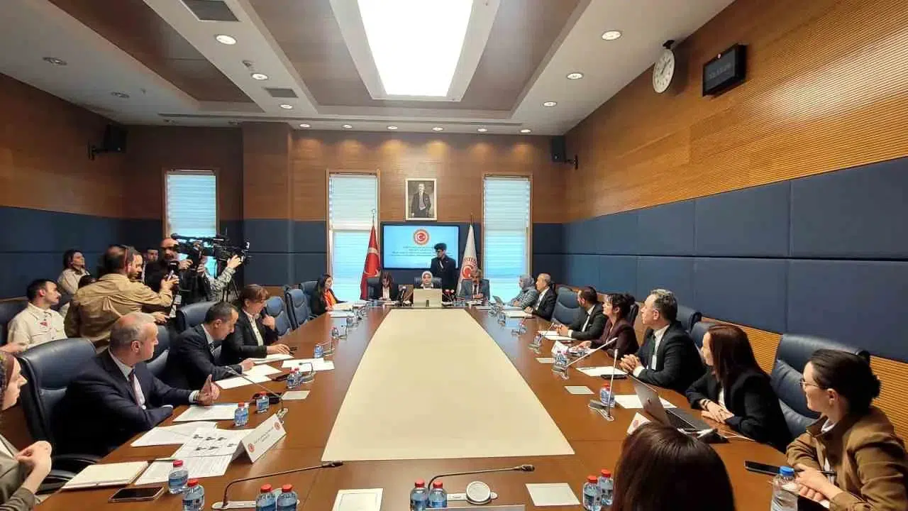 Okullarda akran zorbalığına karşı TBMM’de kritik zirve:  Giden canların telafisi yok