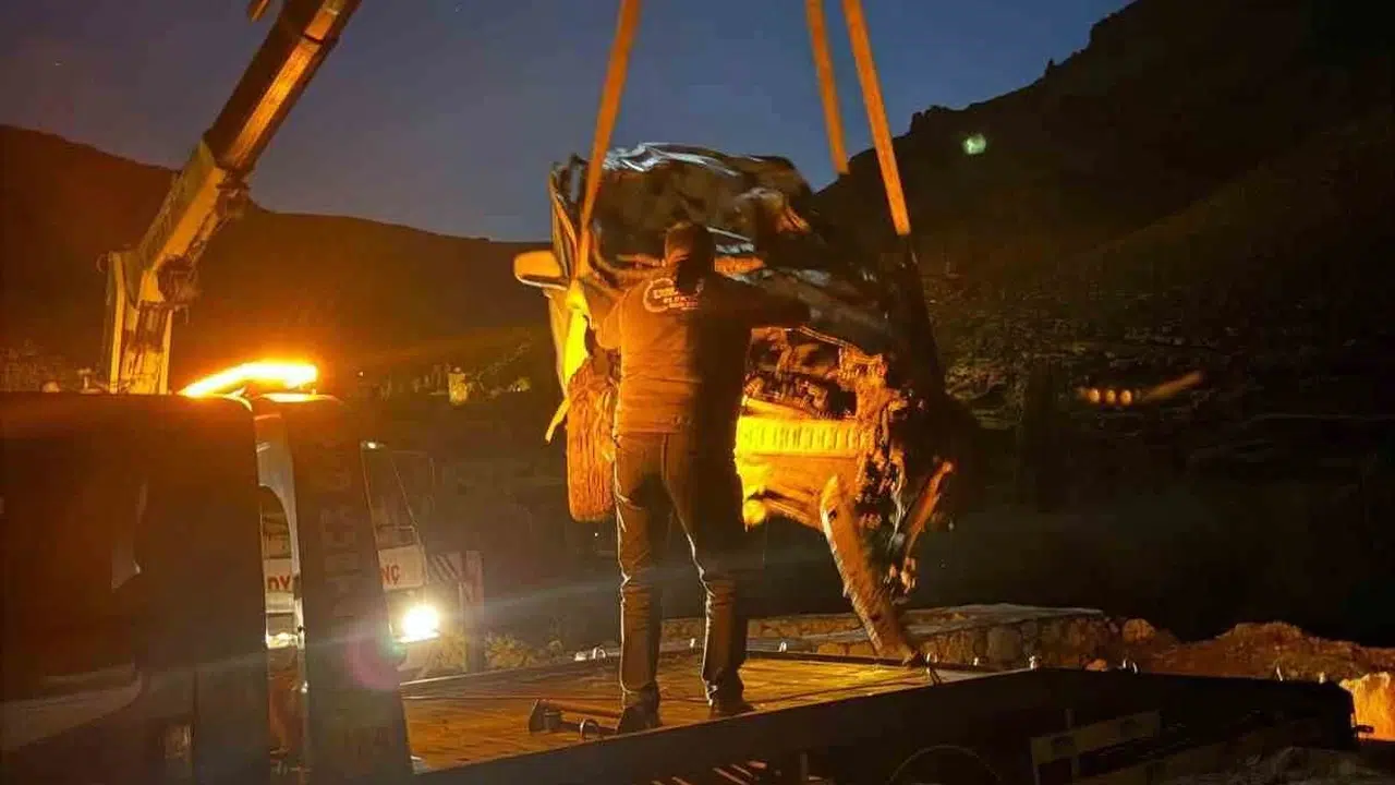 Mardin'de gece yarısı dehşeti: Kontrolden çıkan araç uçuruma yuvarlandı