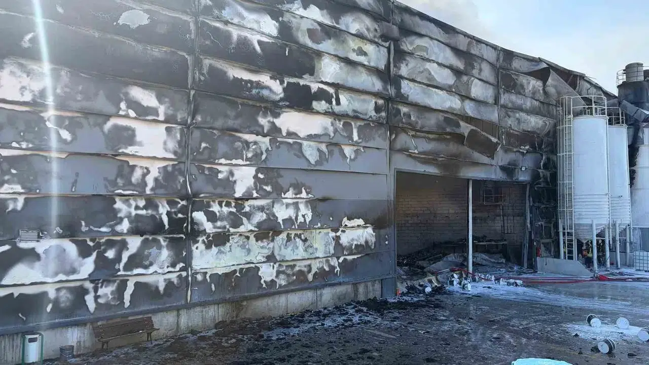 Sincan’da korkutan sabah: Boya fabrikasında alevler gökyüzünü kapladı