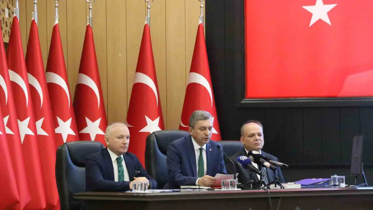 Antalya'nın dev bütçeli kalkınma hamlesi: 192 milyar liralık 458 proje için düğmeye basıldı