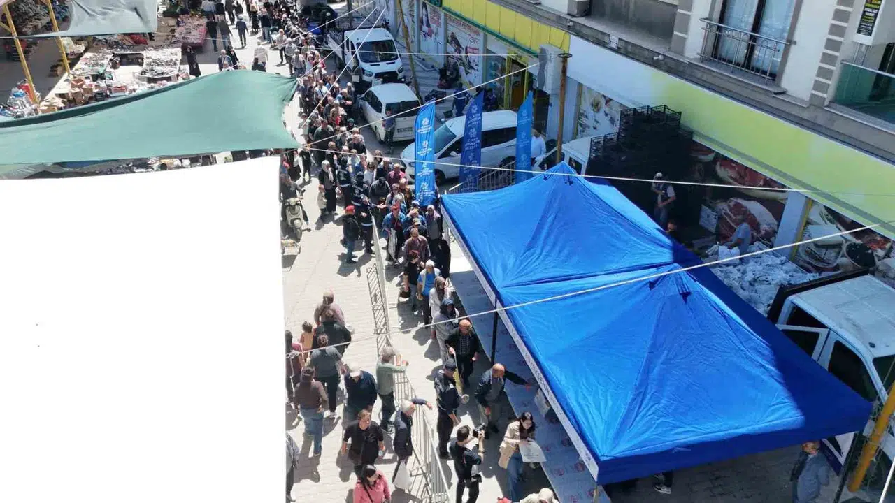 Toprak kokusu Söke sokaklarına taştı: Ata tohumları binlerce fideyle yeniden hayat buldu