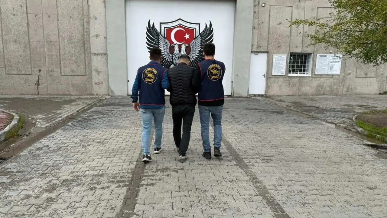 Iğdır'da JASAT operasyonu: 11 yıllık firar sona erdi