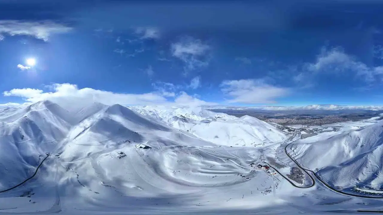 Baharın ortasında kış masalı: Palandöken’de kayak sezonu rekor süreyle uzatıldı