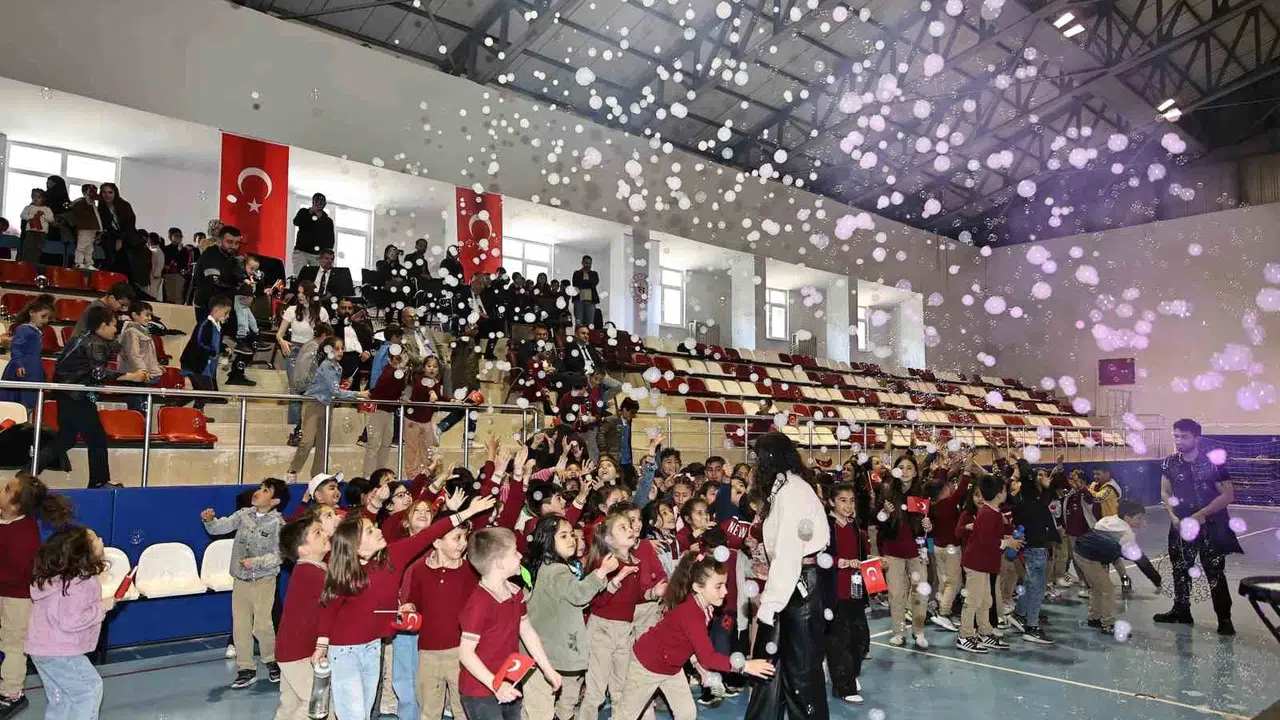 Sivas’ta miniklerin kültür şöleni: Geleneksel değerler festivalle yaşatıldı