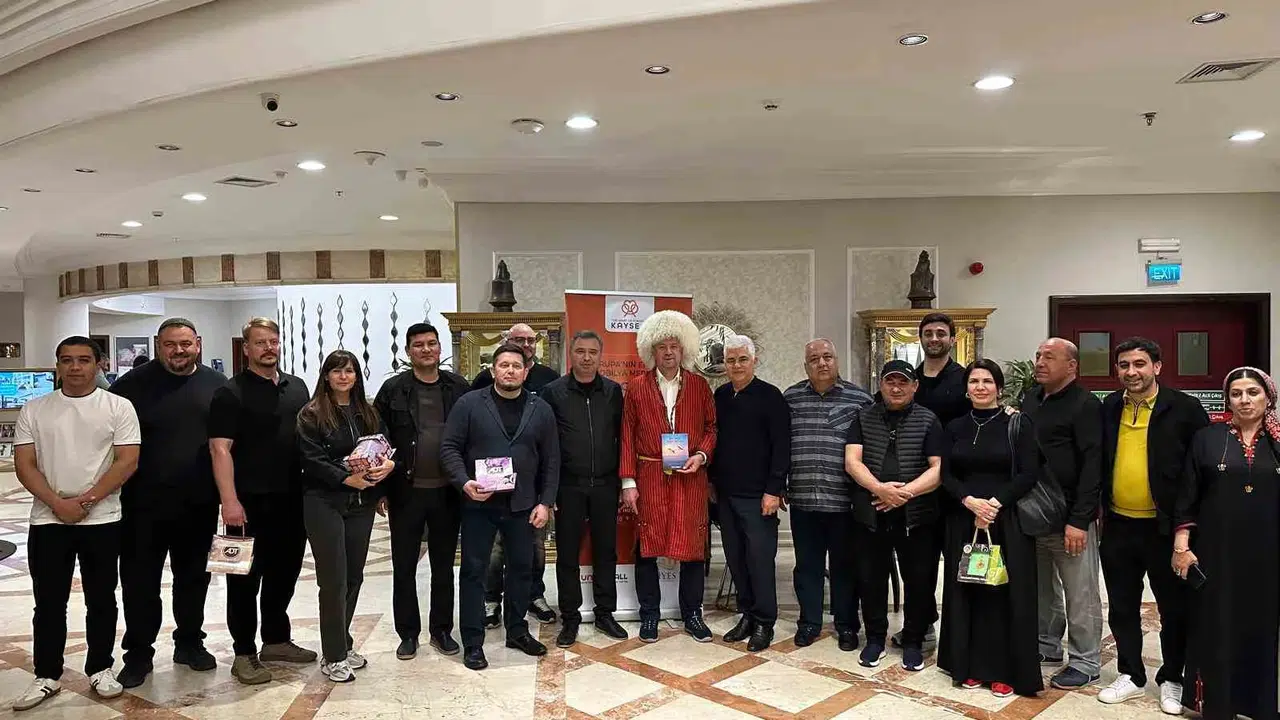 Kayseri mobilyada rotayı dünyaya çevirdi: Rus ve Türkmen heyetle dev iş birliği