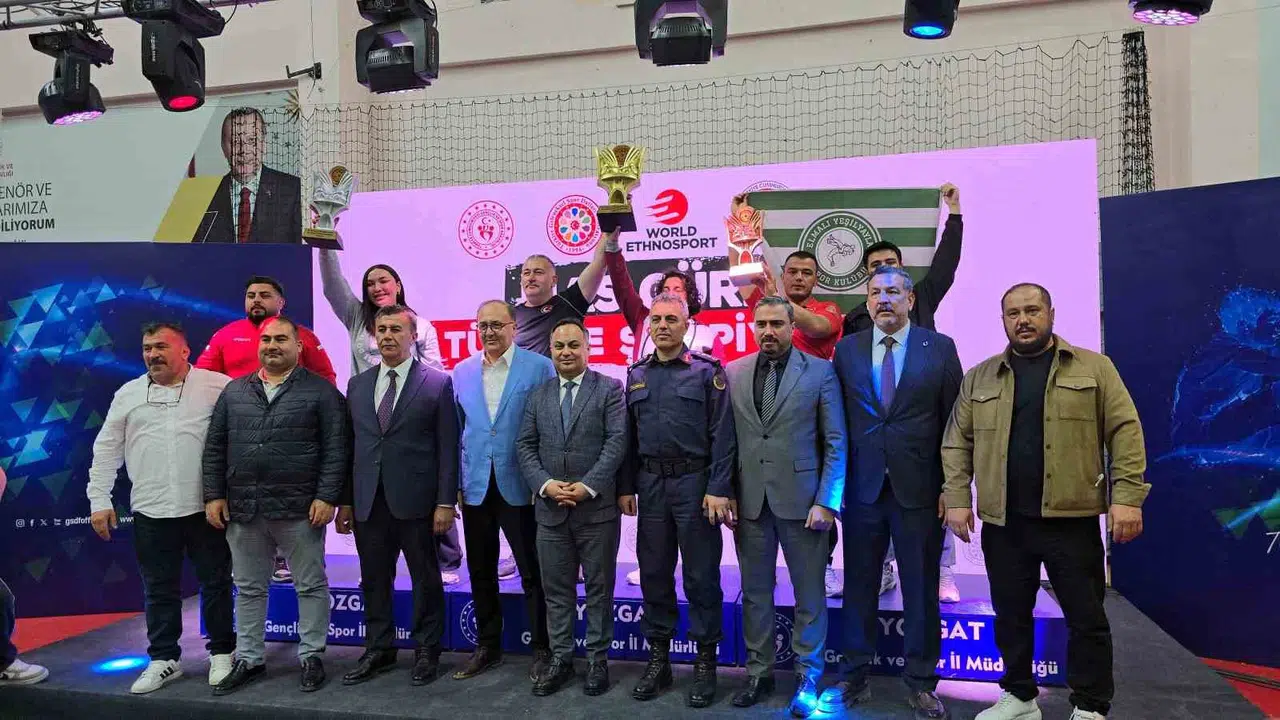 Yozgat'ta güç gösterisi: Mas Güreşi Türkiye Şampiyonası'nda madalyalar sahiplerini buldu