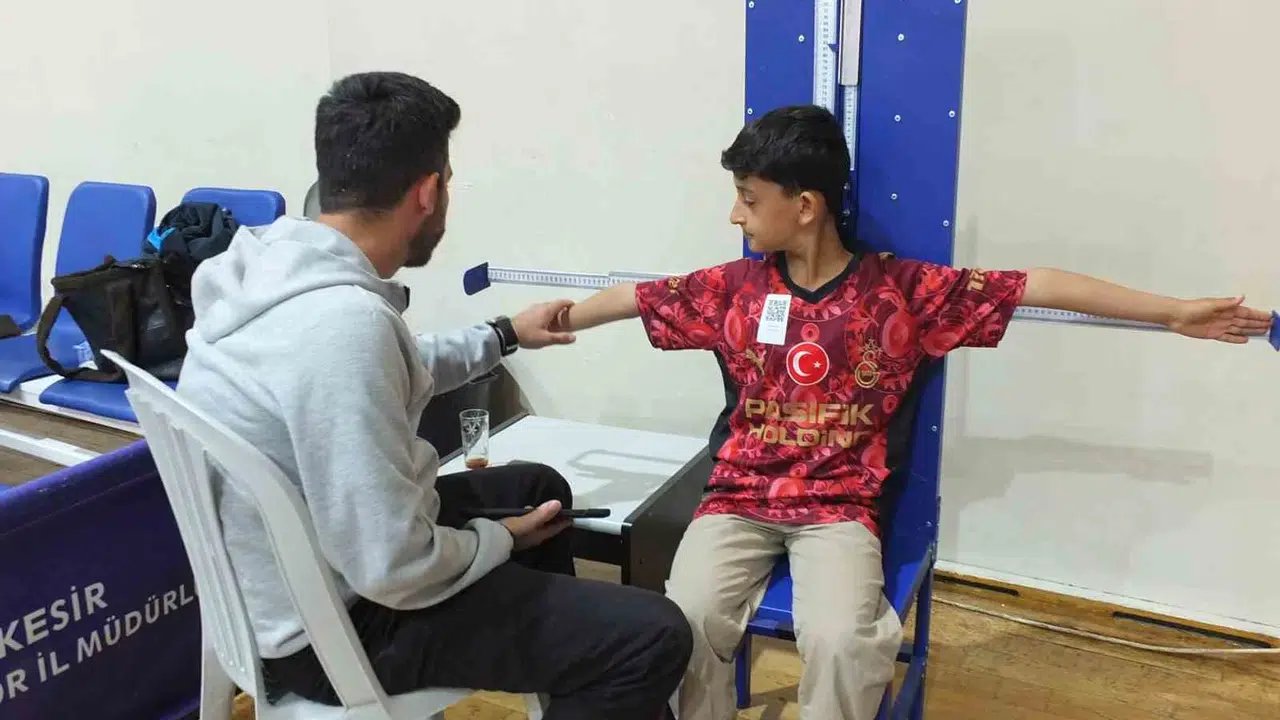 Geleceğin yıldızları Balıkesir’de sahneye çıktı: 757 öğrenci milli takım hayaliyle ter döktü