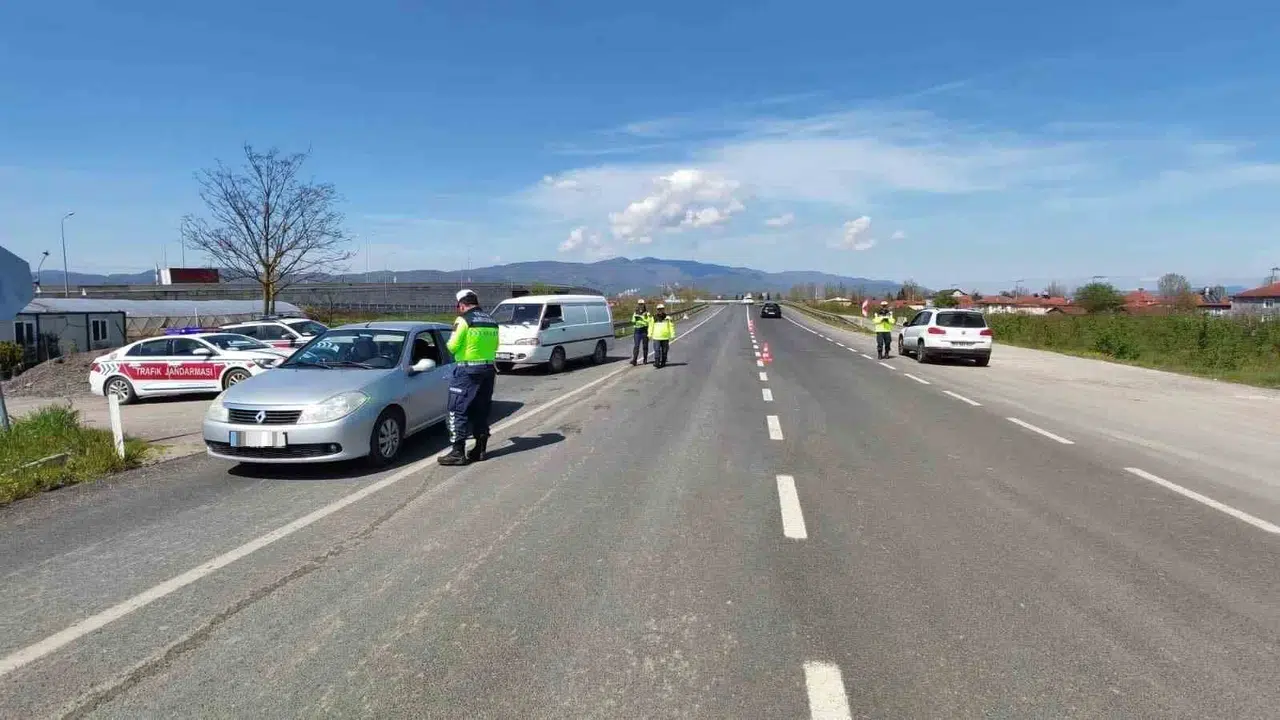 Düzce'de trafik terörüne geçit yok: Bir haftada 201 araç trafikten çekildi
