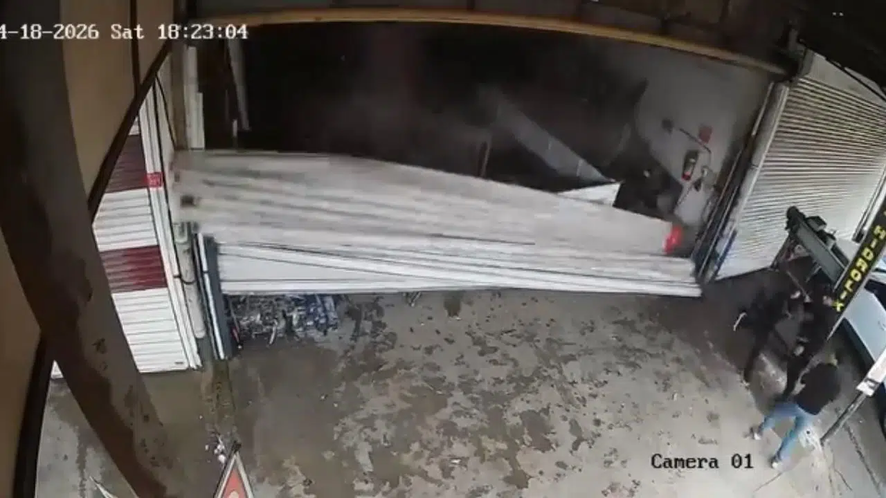 Diyarbakır’da kepenk krizi: Tekme atınca yerle bir oldu