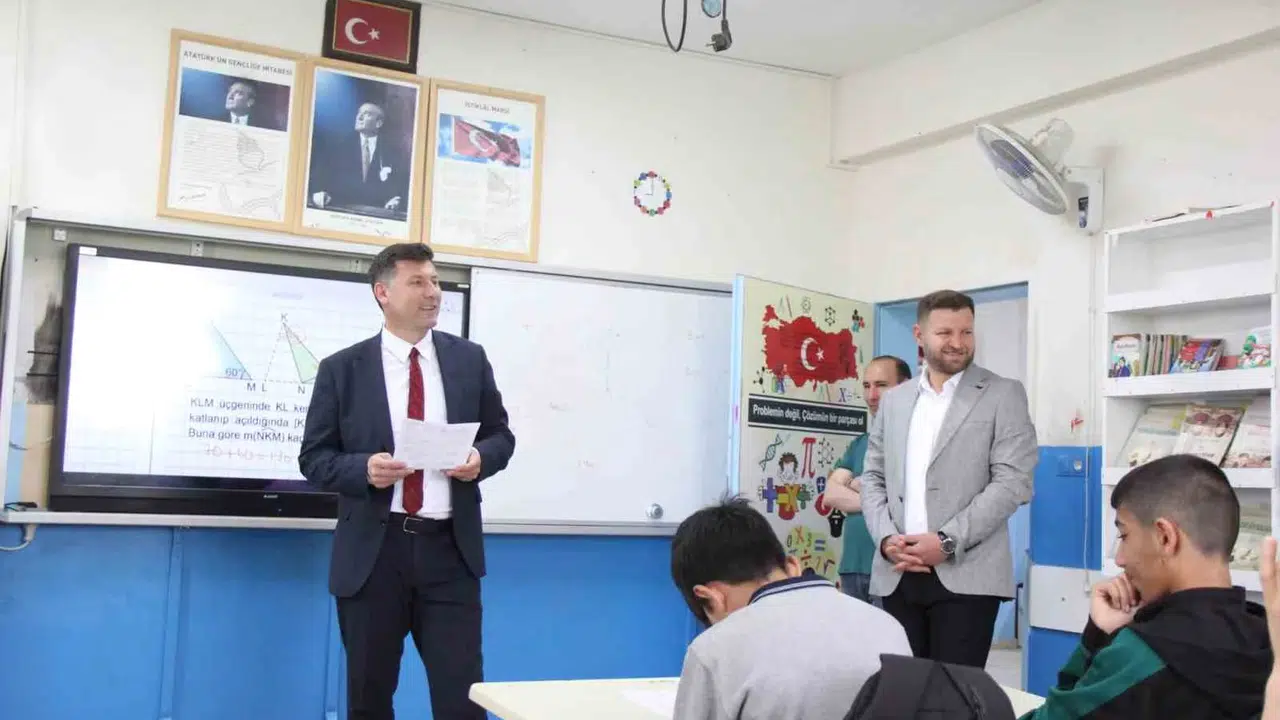 Makam koltuğunu bıraktı, çocuklarla bahçeye indi: Cizre'de eğitimde gönül köprüleri kuruldu