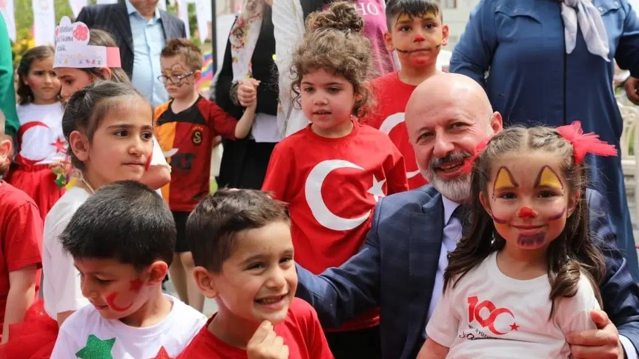 Kocasinan’da çocukların bayramı: Başkan Çolakbayrakdar’dan dev şenliğe davet