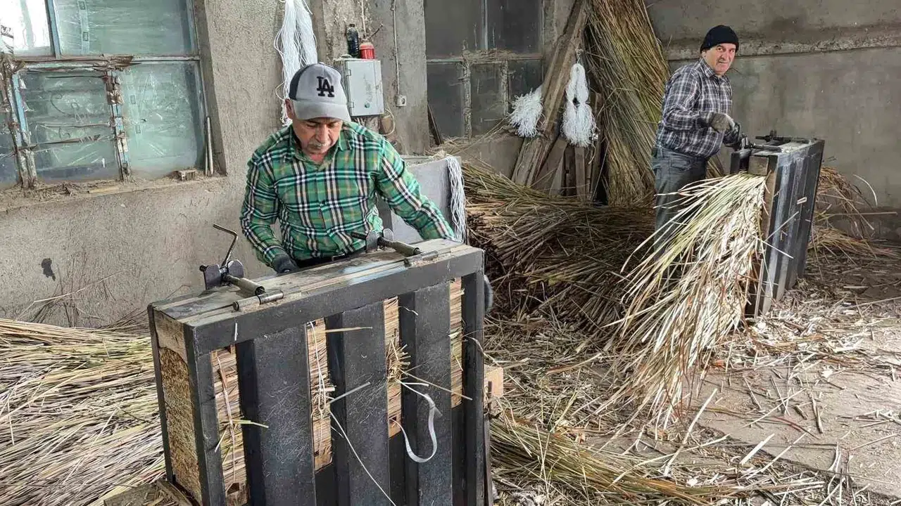 Bir zamanlar her evin başköşesindeydi: Yarım asırlık usta mesleğinin son demlerini yaşıyor