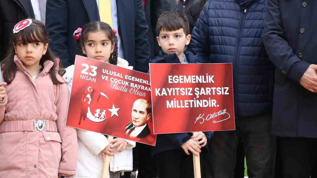 Koltuğa oturdu, talimatları verdi: Minik valinin hedefi Çankaya Köşkü