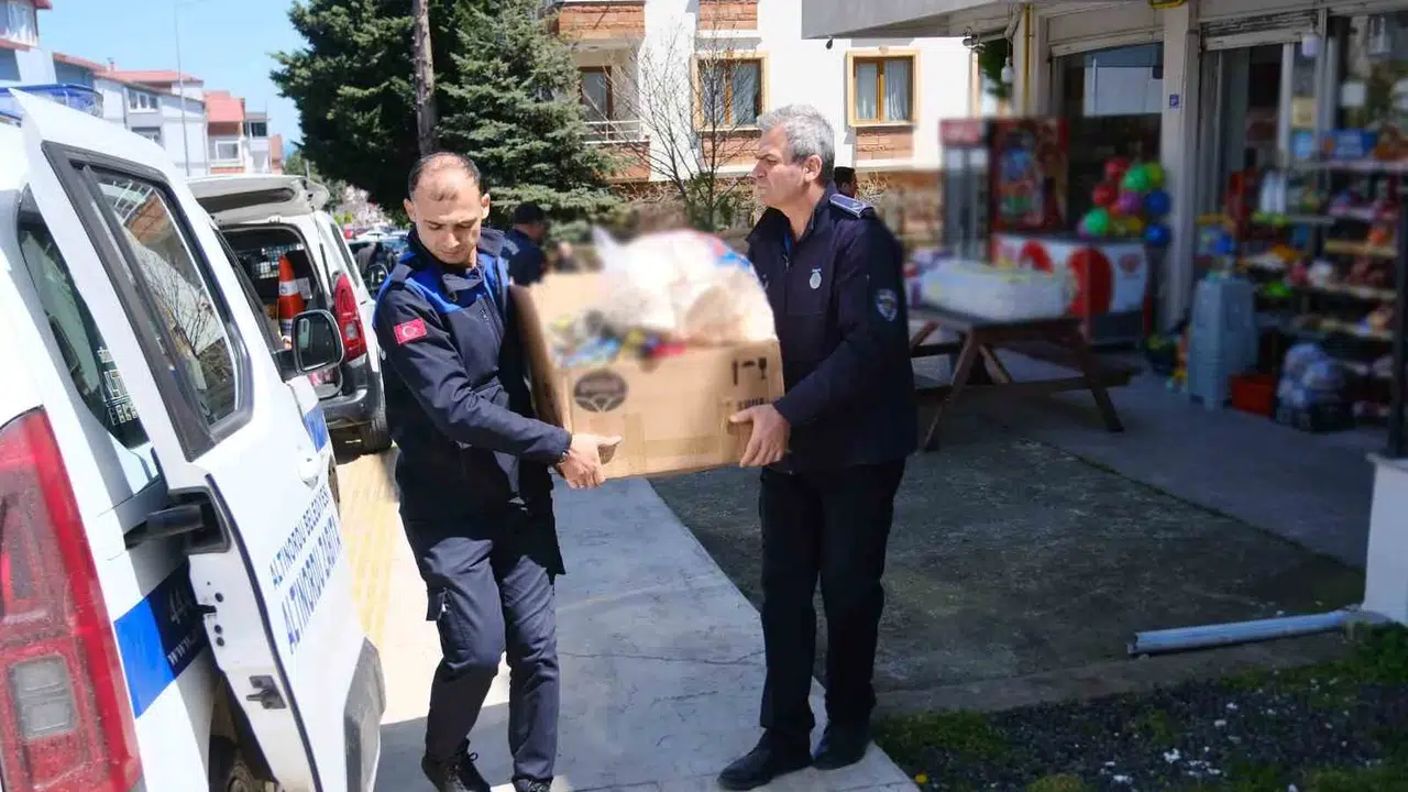 Raftaki gizli tehlikeye zabıta baskını: Son kullanma tarihi geçmiş yüzlerce ürün ele geçirildi