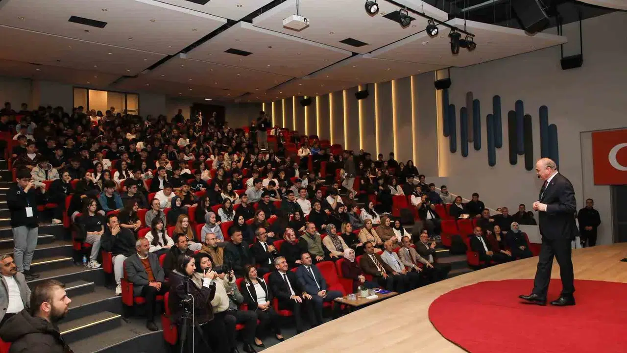 Düzce’nin yeni vizyonu gençlerin omuzlarında: Başkan Özlü’den 3 yıllık büyük hedef