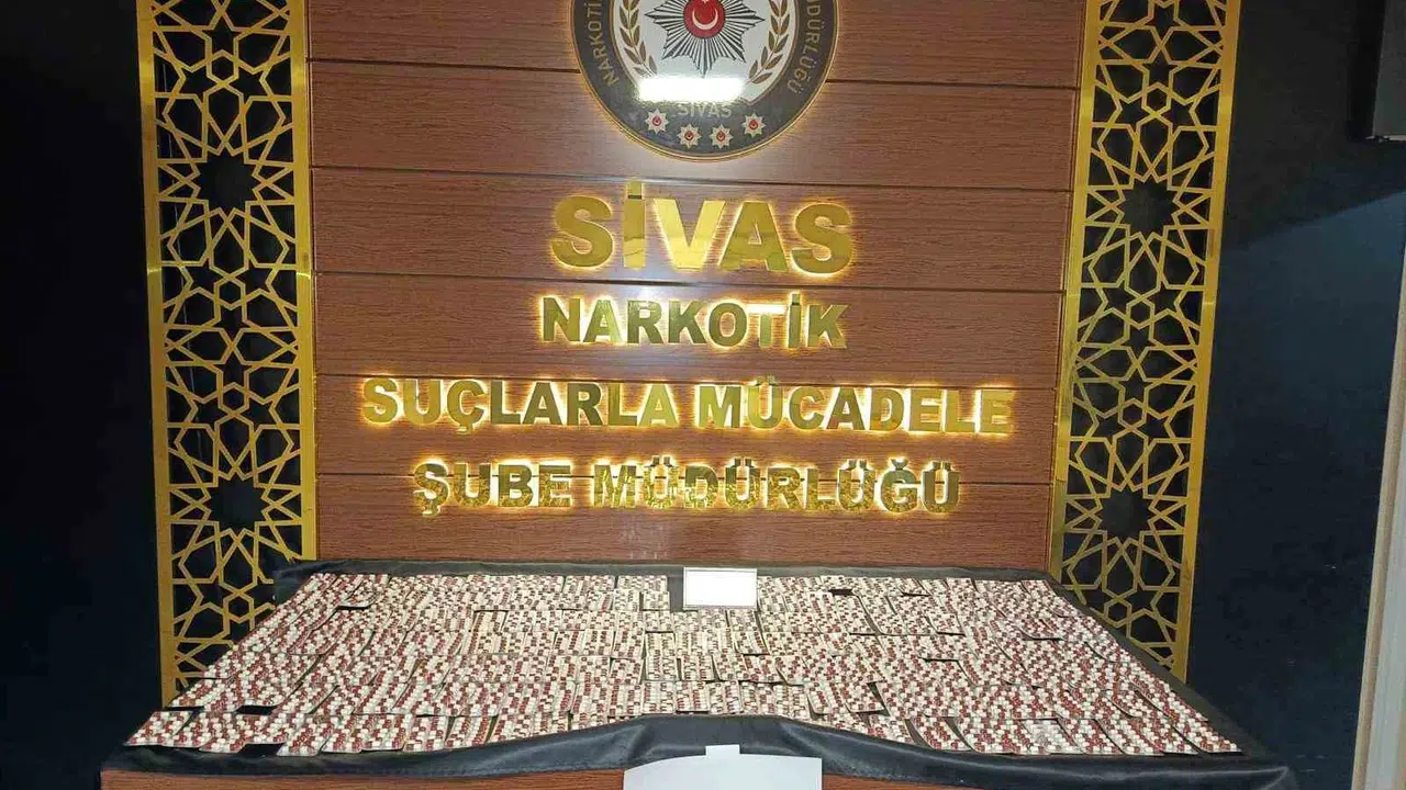 Sivas’ta zehir tacirlerine geçit yok: Operasyonda ele geçirilen haplar şok etti