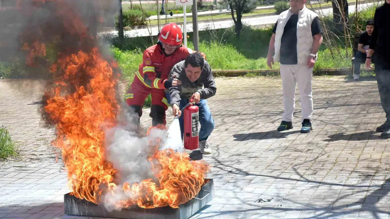 MSKÜ'de yangına karşı tam donanımlı hazırlık: Personel sahada ter döktü