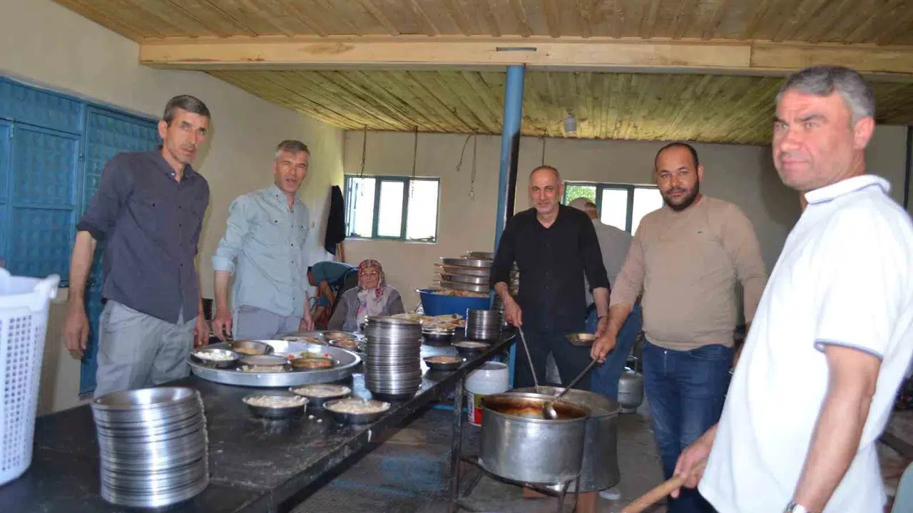 Tüpüler’de dev buluşma: Binlerce kişi aynı sofrada birleşti