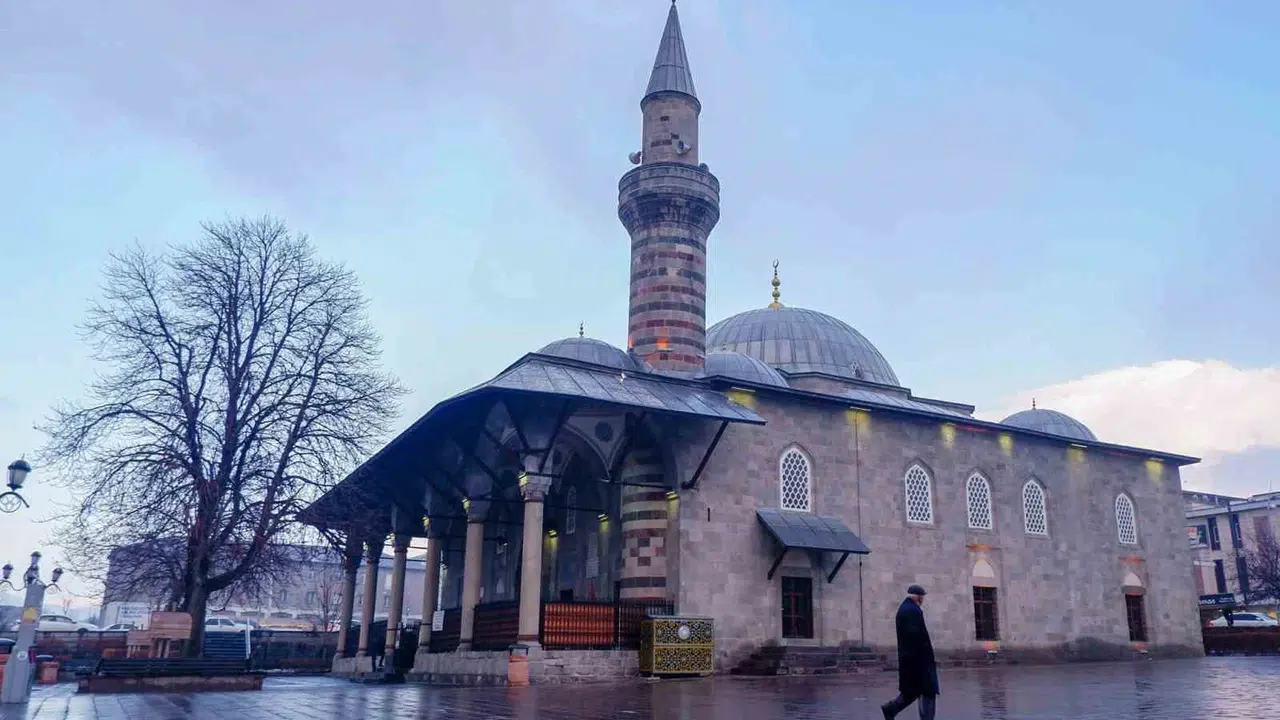 Erzurum’un manevi iklimi binlerce görevliyle korunuyor: 200 bini aşkın gence ulaşıldı