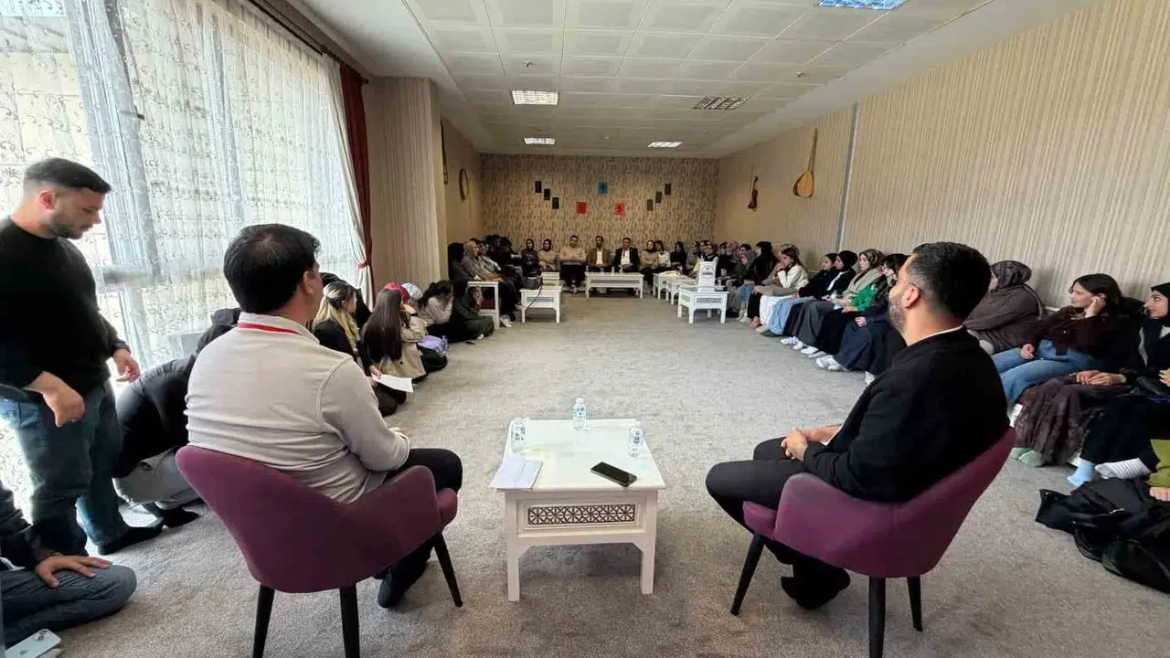 Patnos’ta ezber bozan buluşma: Gelenek ve modernlik kıskacındaki aile yapısı masaya yatırıldı