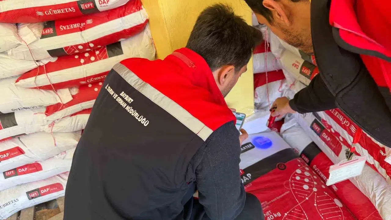 Tarımda güvenli üretim için düğmeye basıldı: Bayburt'ta gübre bayilerine sıkı takip