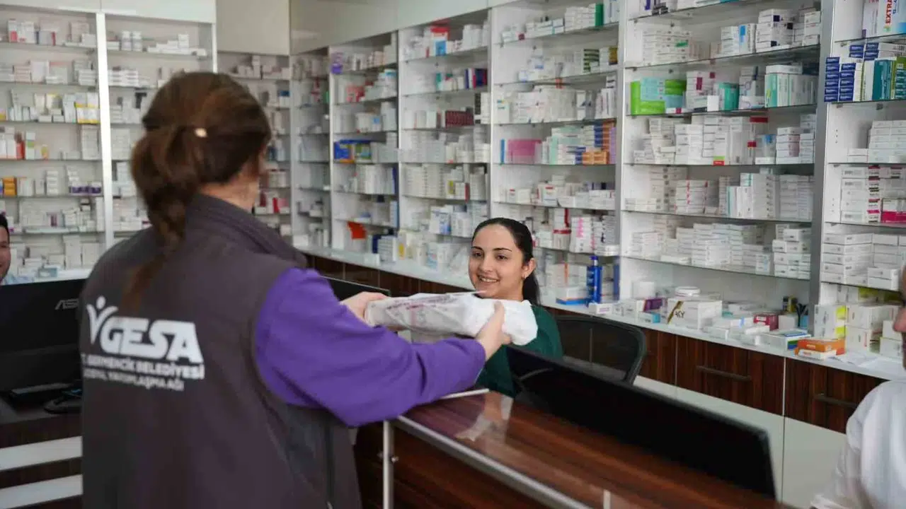 Germencik’te tatlı sürpriz: Başkan Zencirci sağlık çalışanlarını unutmadı