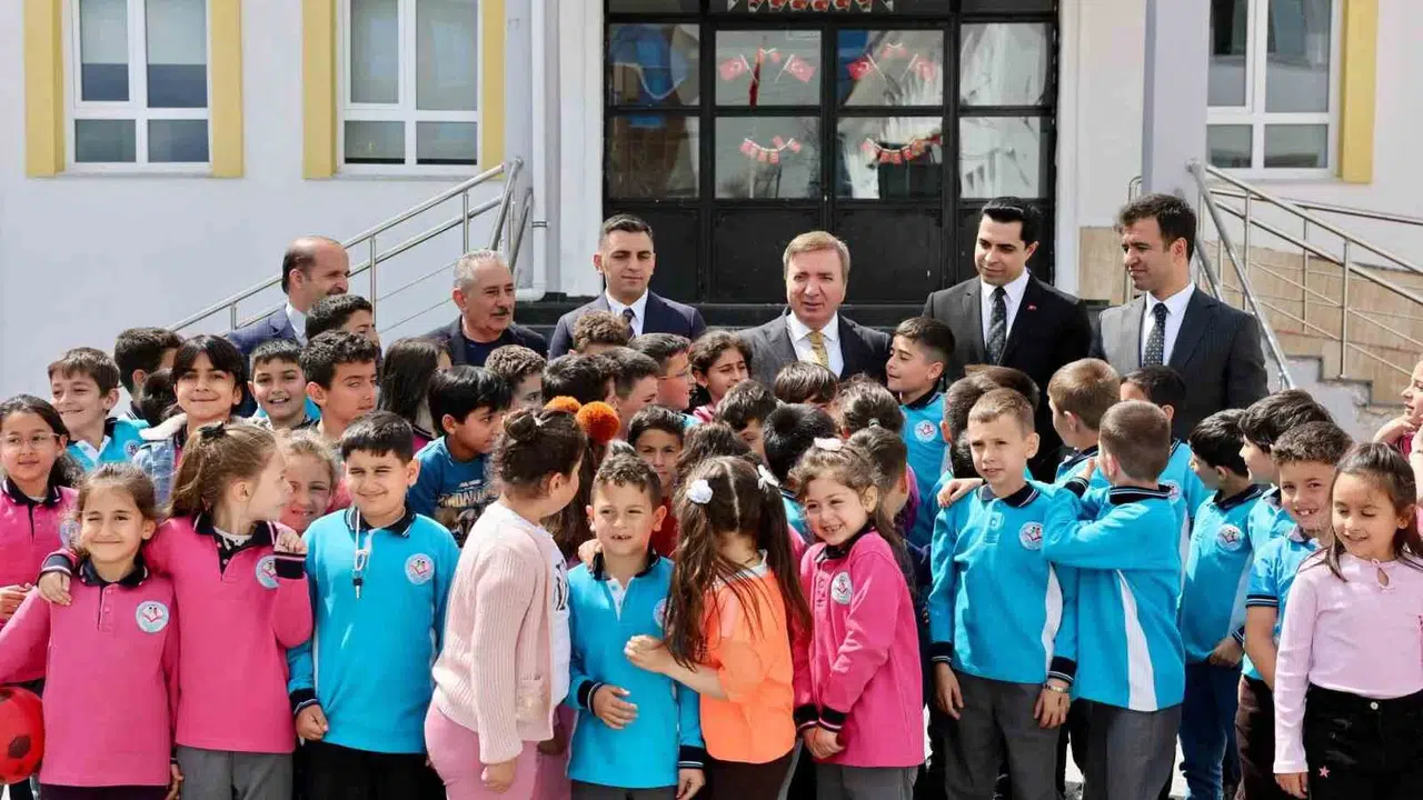 Erzincan'da spor seferberliği: Vali Aydoğdu minik öğrencilerin oyun alanını yerinde inceledi