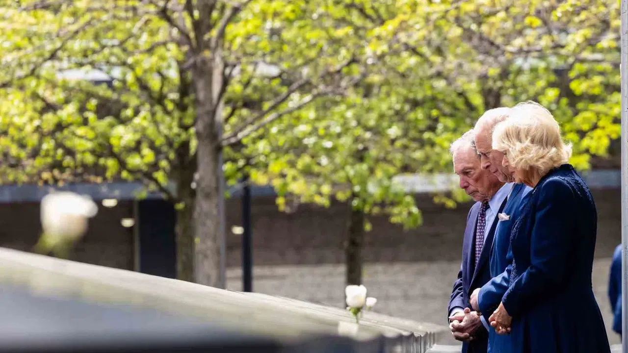 Kraliyetten anlamlı ziyaret: III. Charles ve Kraliçe Camilla 11 Eylül kurbanlarını unutmadı