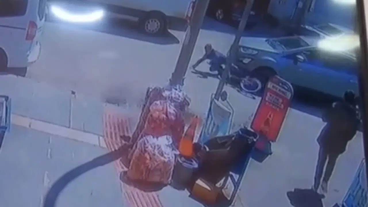 Batman'da korku dolu anlar: Bisikletli çocuk otomobilin altında metrelerce sürüklendi