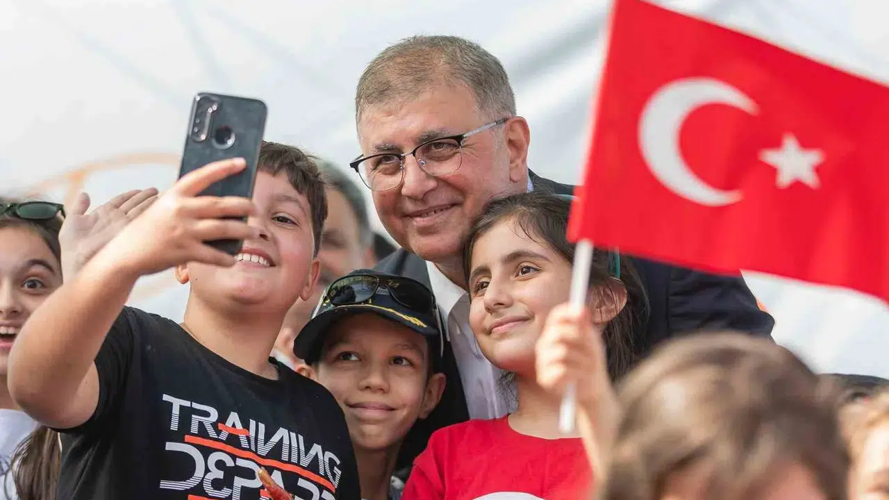 Cemil Tugay'dan 23 Nisan mesajı: En büyük gücümüz silahlar değil, yetiştirdiğimiz nesillerdir