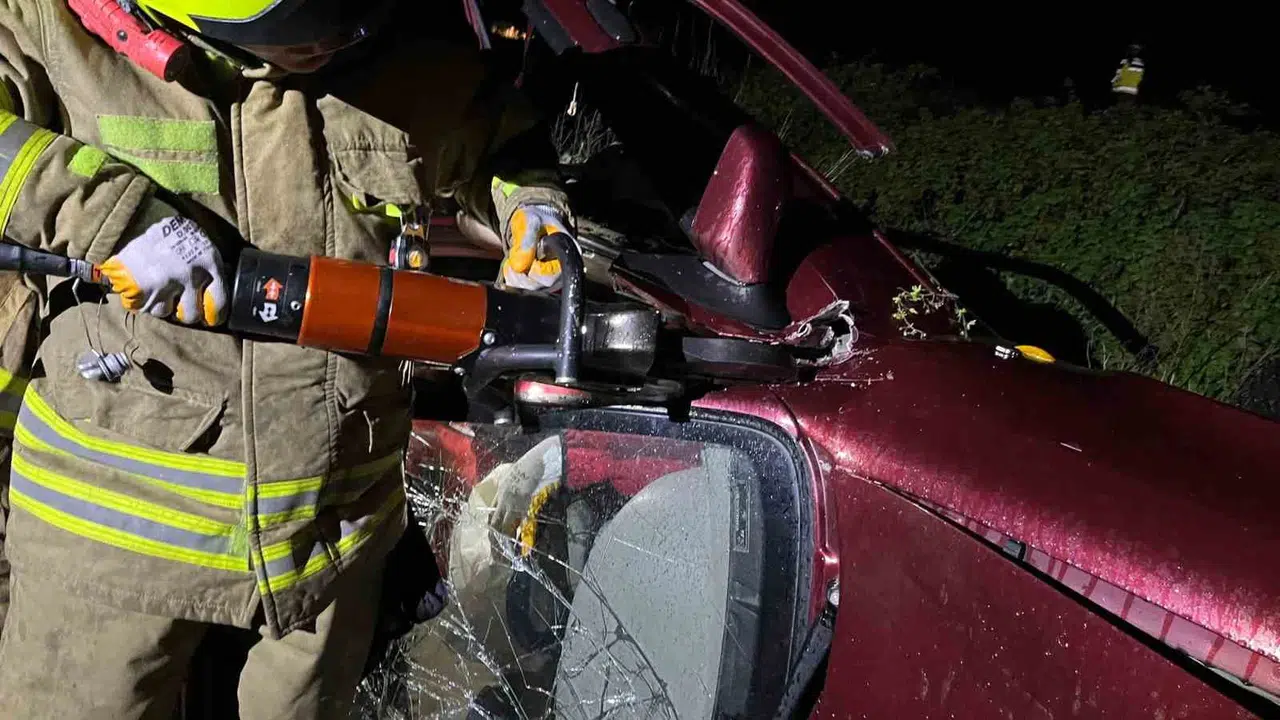 Gönen’de korku dolu anlar: Hurdaya dönen araçtan sağ çıktı