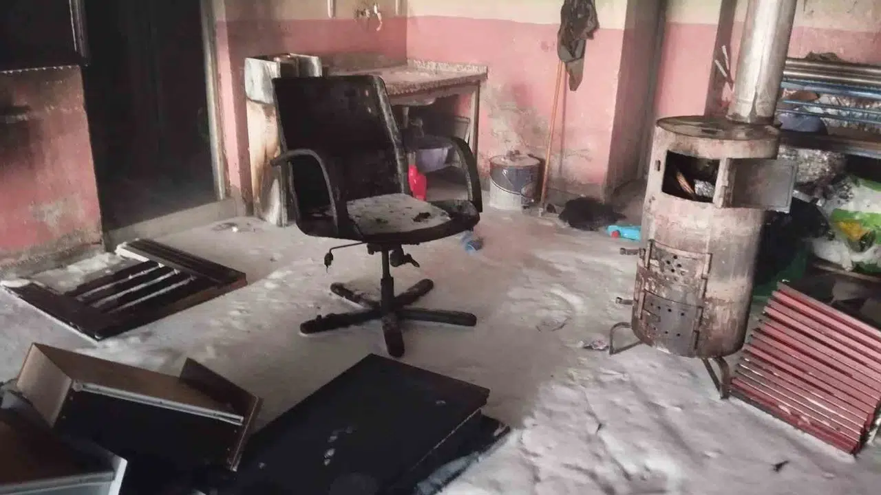 Sobayı tinerle yakmak istedi, saniyeler içinde alevlerin ortasında kaldı: Genç adamın yaşam savaşı sürüyor