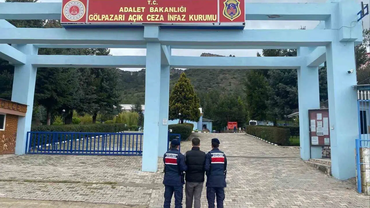 Aranan şahıs jandarmadan kaçamadı: Yıllardır aranan hırsız cezaevine gönderildi