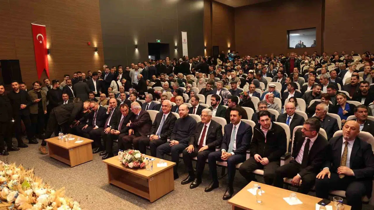 Bilal Erdoğan'dan Muş'ta kritik uyarı: Çocuklarımızı korumak milli bir sorumluluktur