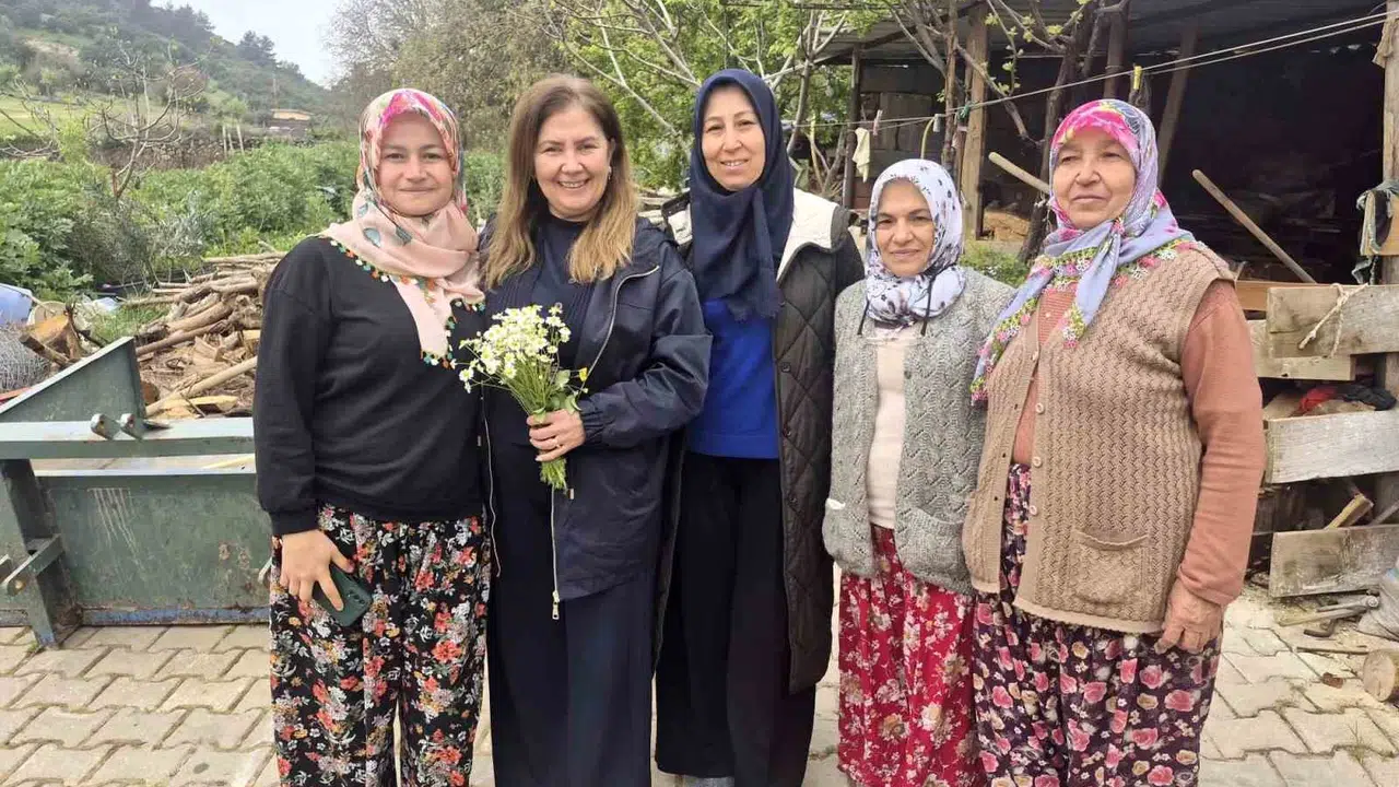Yunusemre’de kadınların yüzü gülüyor: Güzellik hizmeti kapılarına kadar gitti