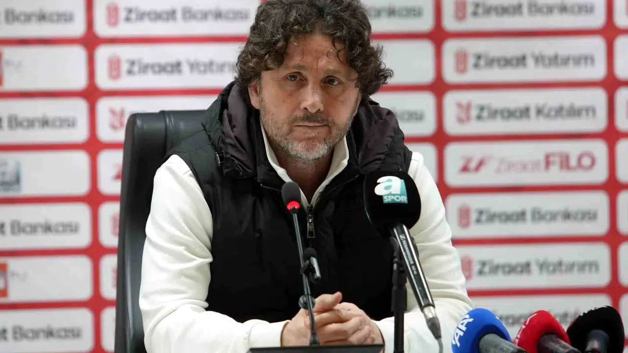 Fatih Tekke'den Samsunspor zaferi sonrası itiraf: Tur atlamak çok değerliydi ama hakem yönetimi sınıfta kaldı
