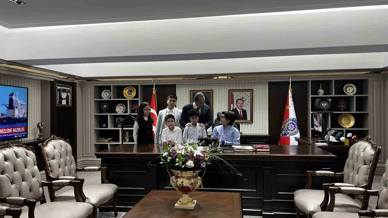 Emniyetin zirvesinde duygusal anlar: Şehit emaneti koltuğa oturdu, telsizden seslendi