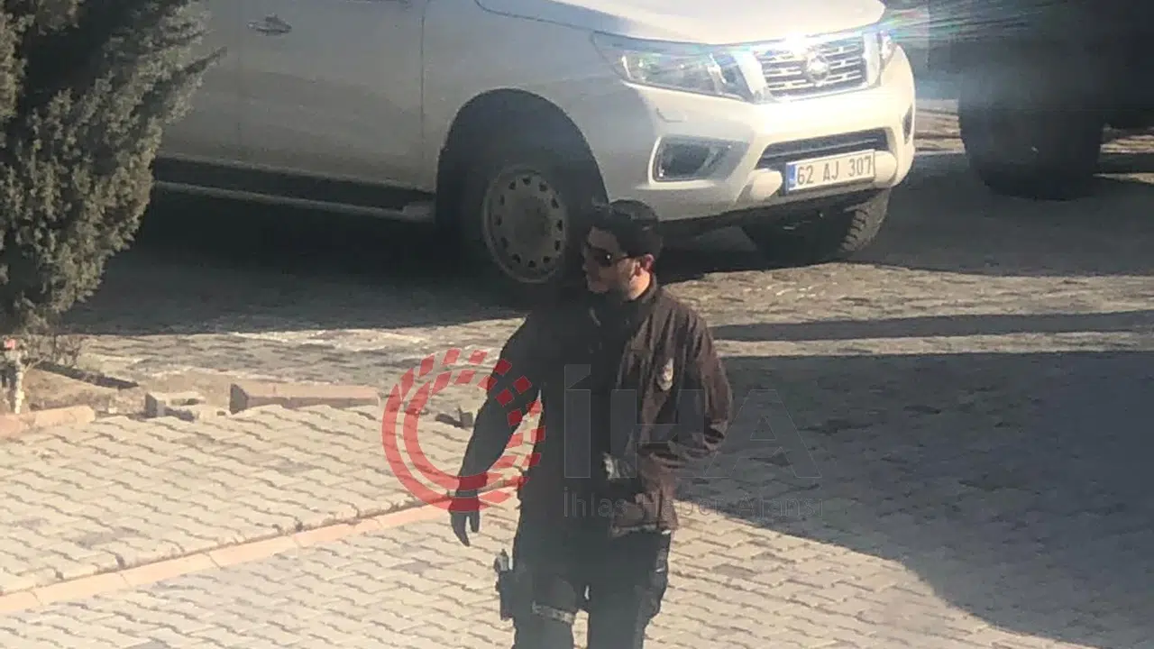 Gülistan Doku dosyasında yeni gelişme: Eski valinin oğlunun kamuflajlı ve silahlı fotoğrafı gündeme oturdu