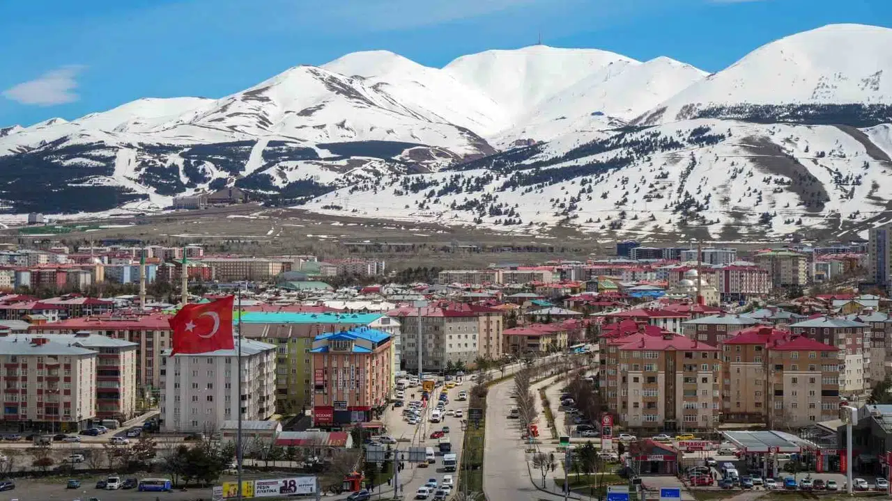 Erzurum emlak piyasasında bahar hareketliliği: Mart ayında yüzlerce aile yeni yuvasına kavuştu
